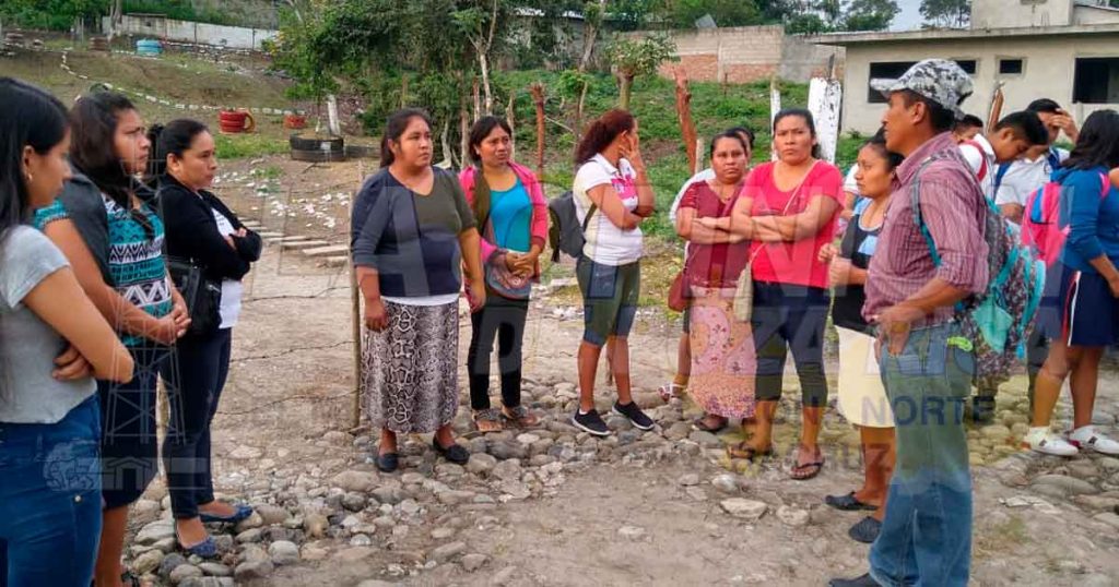 Se manifiestan por la falta de docente de un Telebachillerato