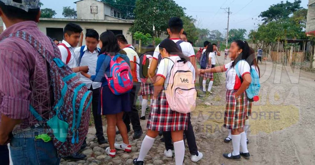 Se manifiestan por la falta de docente de un Telebachillerato