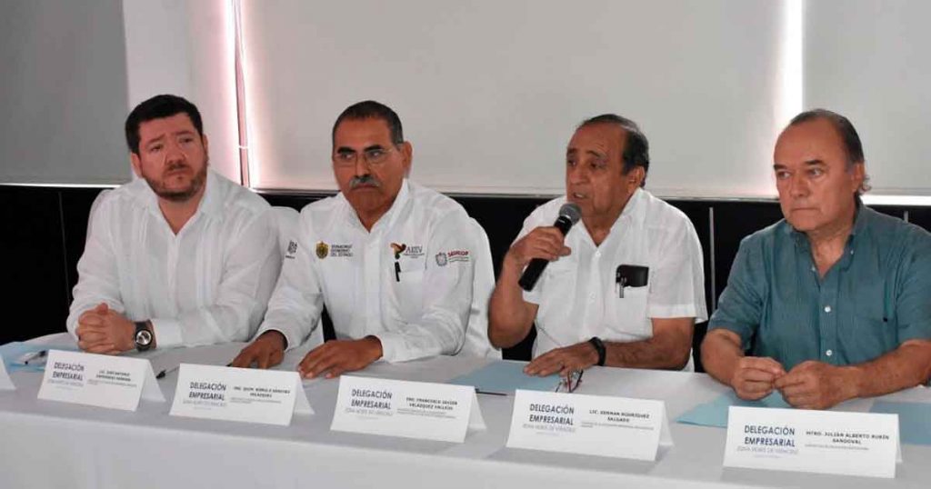 Se reúne el alcalde de Poza Rica con representantes del sector empresarial