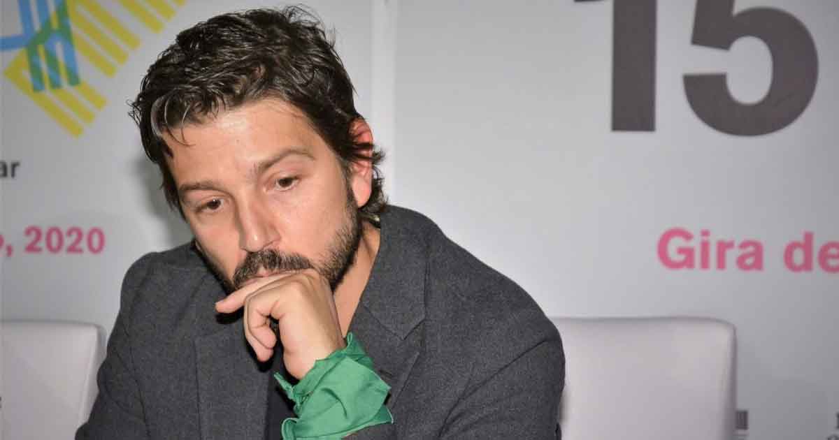 Diego Luna aplaude #UnDíaSinNosotras y pide no politizar el tema