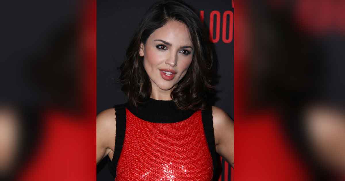 Eiza González se roba todas las miradas con vestido rojo transparente