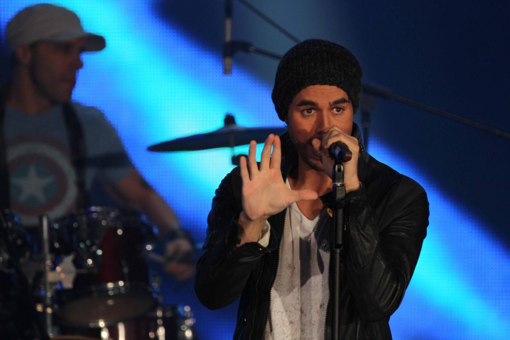 Enrique Iglesias “nos hace ver una experiencia religiosa”