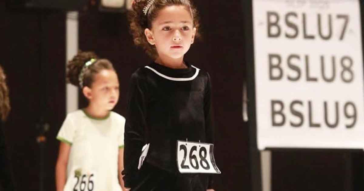 Jacky Bracamontes orgullosa de su hija en un concurso de baile