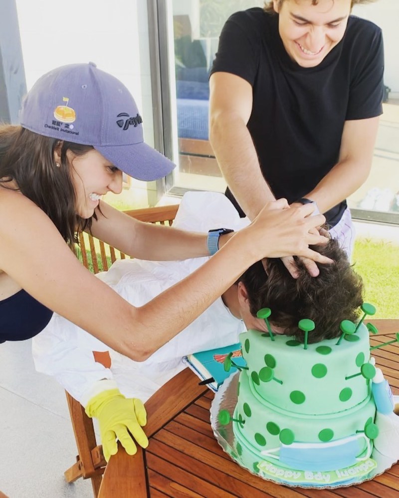El polémico pastel con el que Juanpa Zurita celebró su cumpleaños 24
