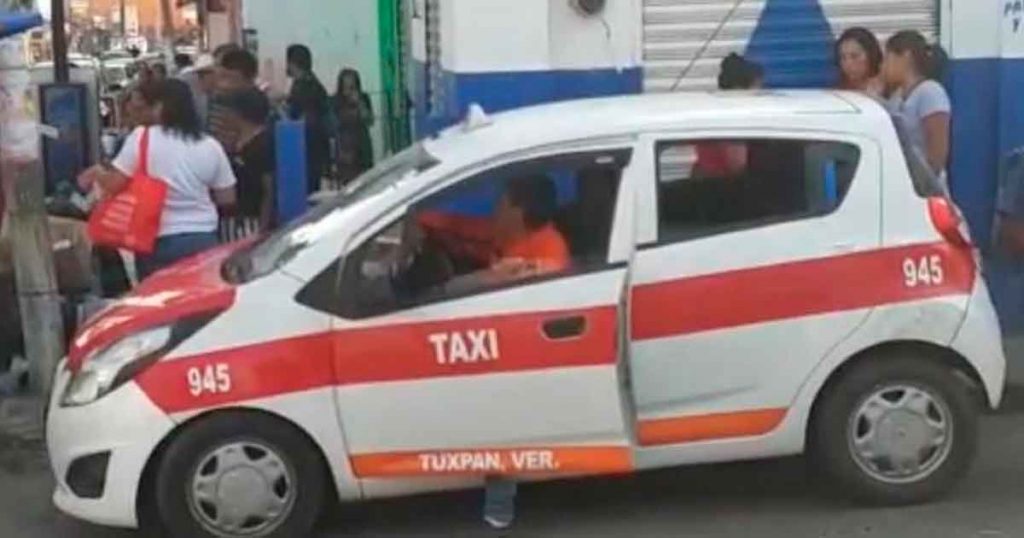 Taxista embiste carrito ambulante de comerciante en Tuxpan