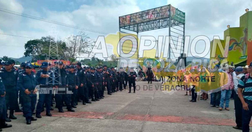 Tensión en el parque temático Takilsukutl, protestan por la falta de apoyos