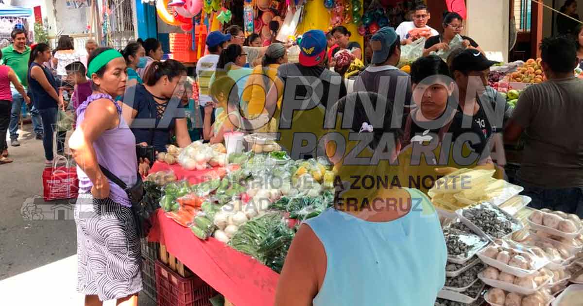 Tianguis de Tihuatlán más saturado que de costumbre
