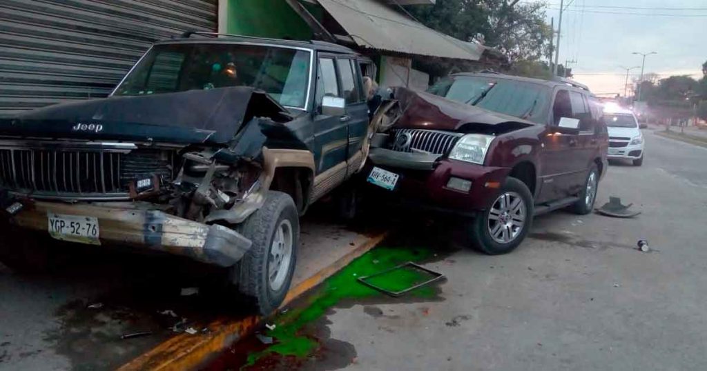 Carambolazo en el bulevar Álamo-Ídolo
