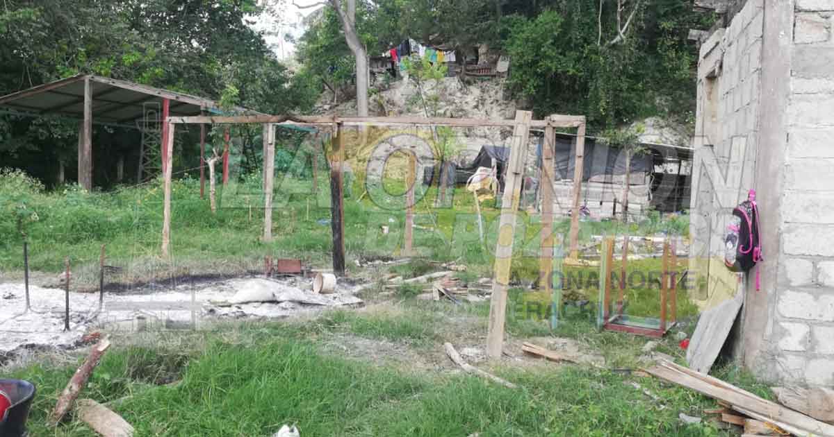 Queman viviendas en Lomas del Pedral, en Papantla