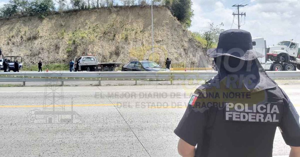 Aseguran vehículo Ford Fusión en la autopista México-Tuxpan