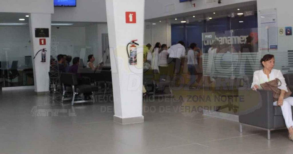 Bancos implementan estrategias para evitar aglomeraciones