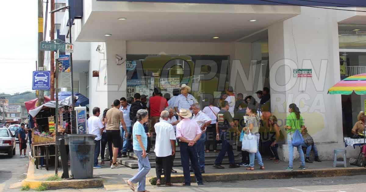 Bancos implementan estrategias para evitar aglomeraciones