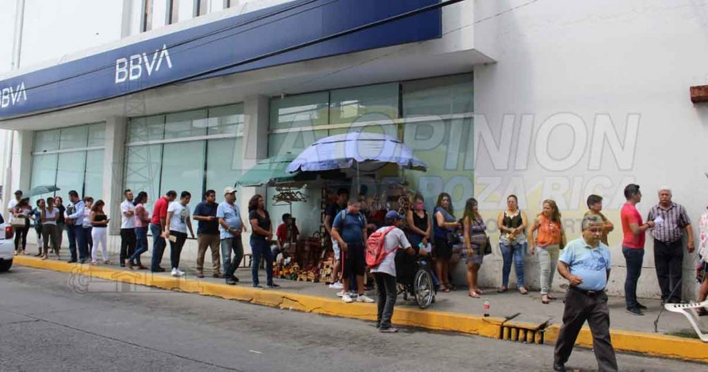 Bancos implementan estrategias para evitar aglomeraciones