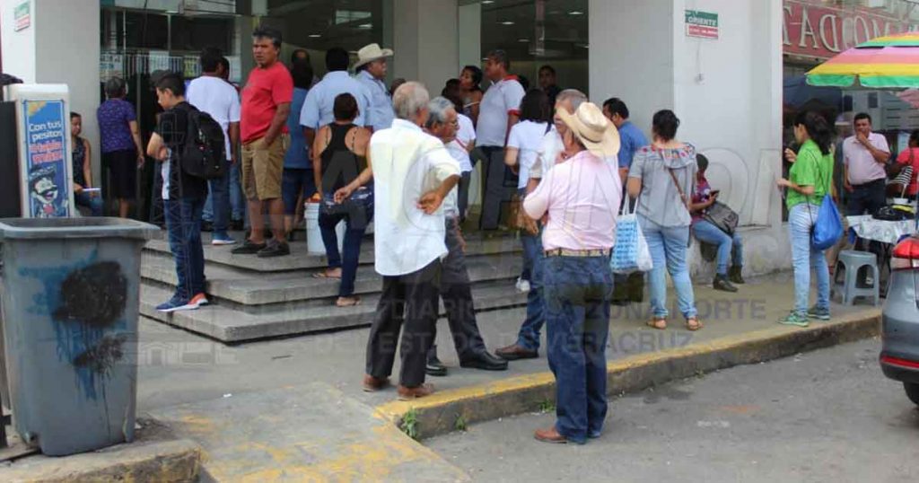 Bancos implementan estrategias para evitar aglomeraciones