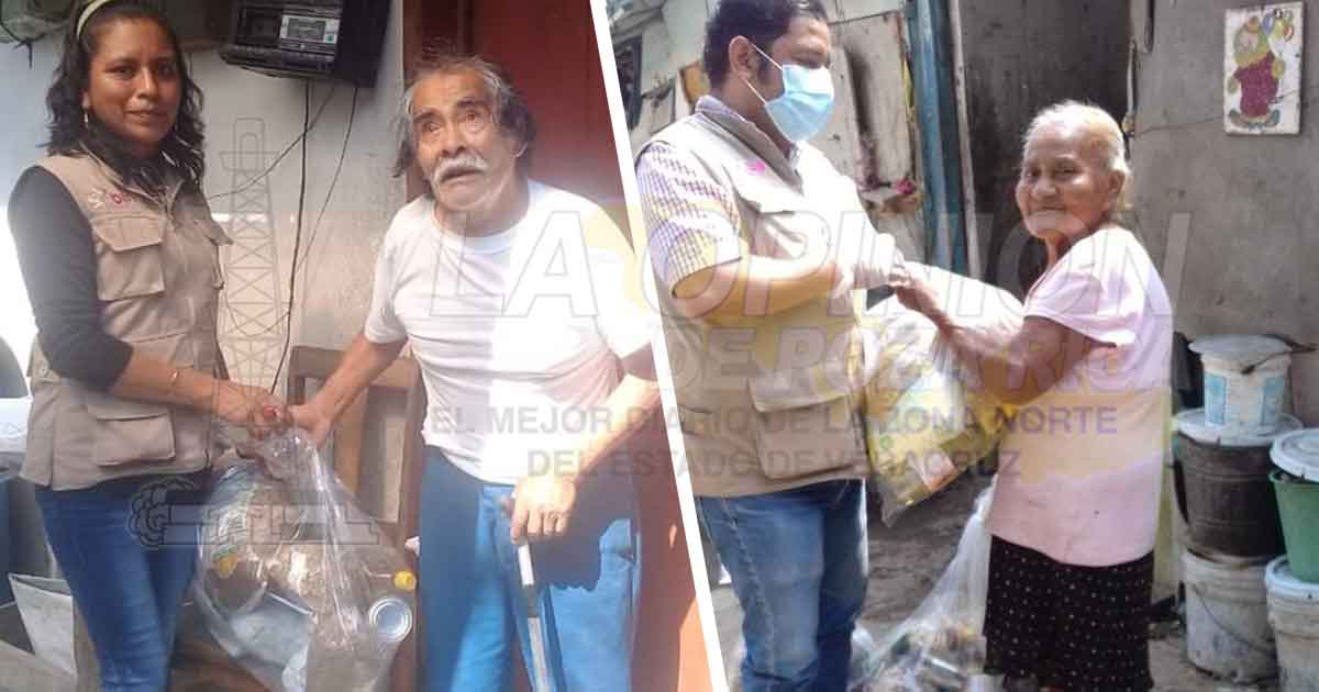 Llevan despensas para los adultos mayores, en Papantla