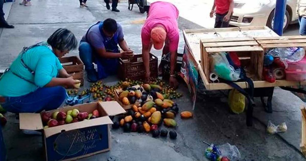 Denuncian abusos contra comerciantes en Cerro Azul