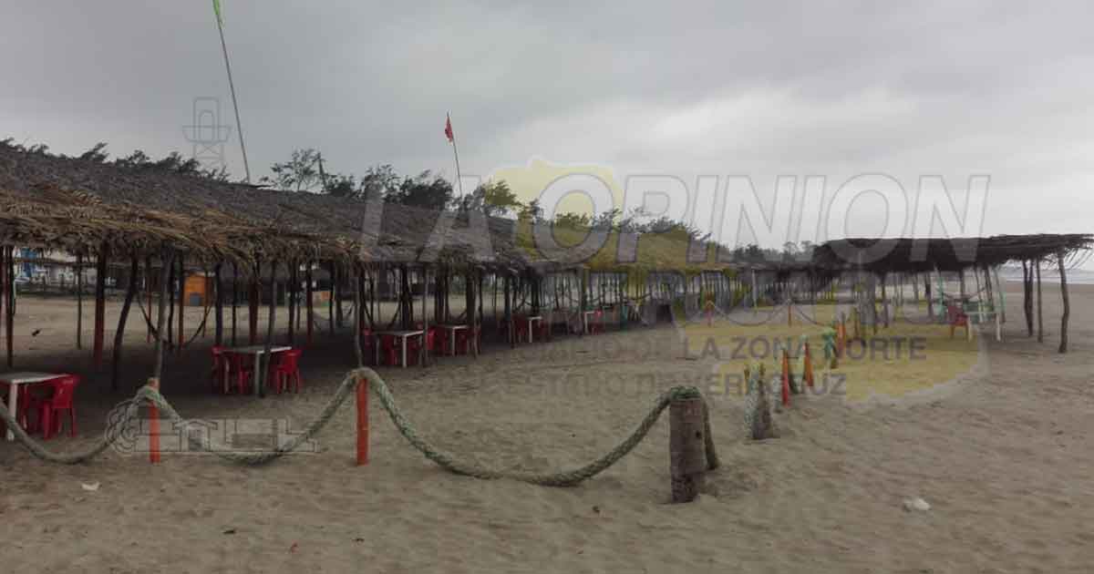 Cierran playa de Tuxpan; protestan prestadores de servicios