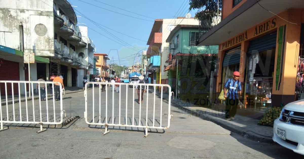Resguardan áreas en tianguis de Naranjos