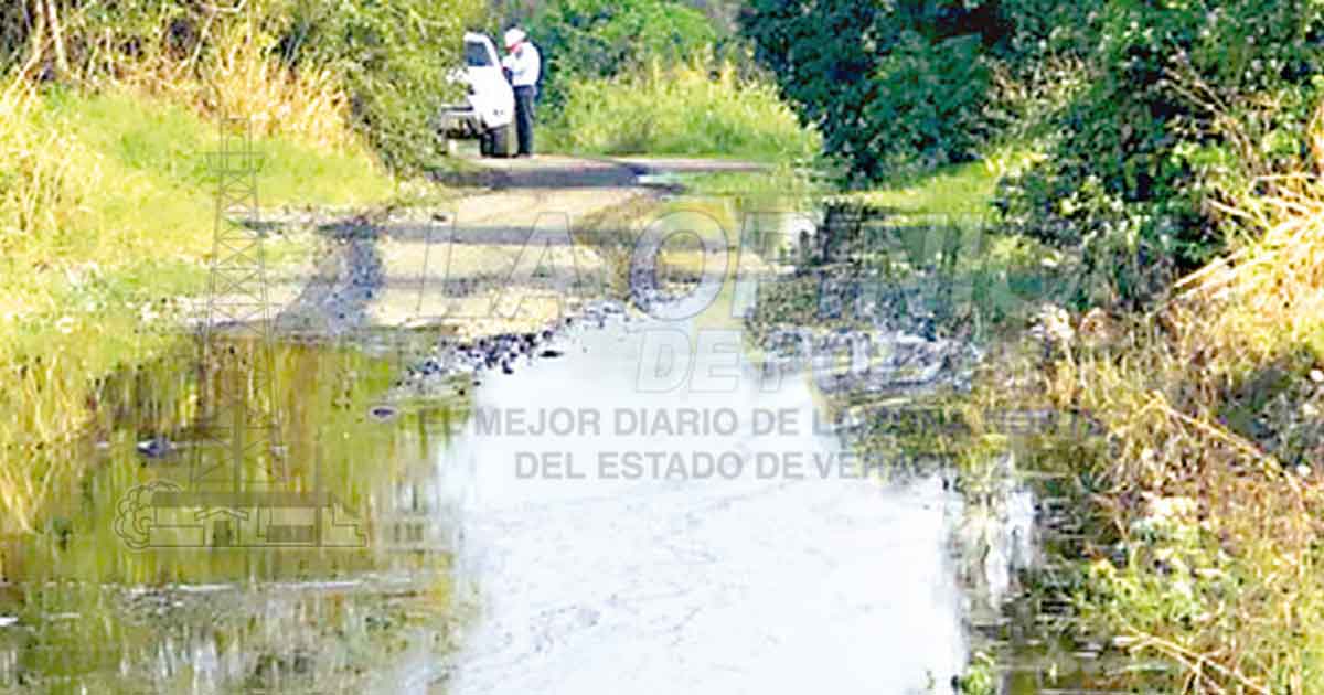 Enorme fuga de hidrocarburo en el ejido Otatal
