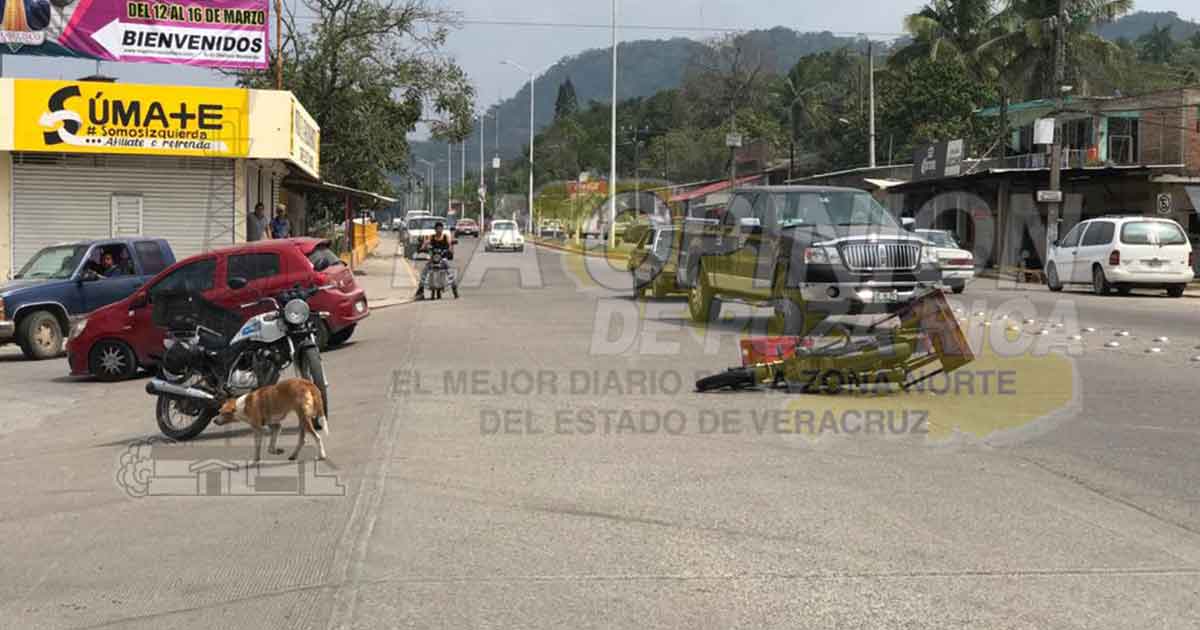 Motociclista choca en el bulevar Bicentenario, en Tihuatlán