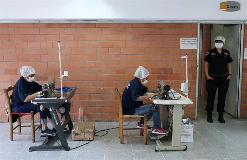 Reclusas en México elaboran mascarillas para afrontar crisis del Coronavirus