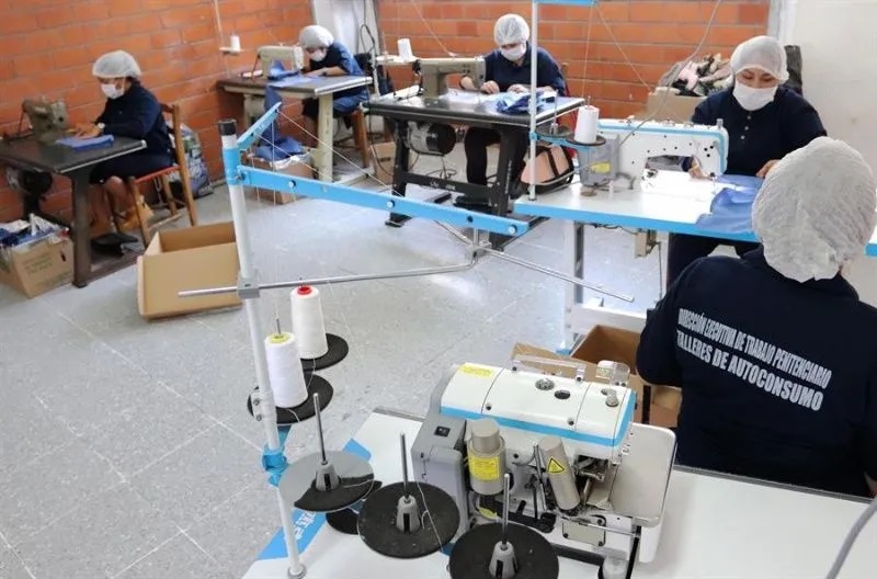 Reclusas en México elaboran mascarillas para afrontar crisis del Coronavirus