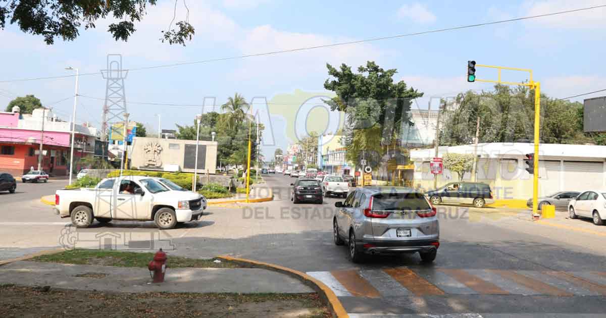 Colocan sistema de semaforización a la altura del Monumento a Los Caídos