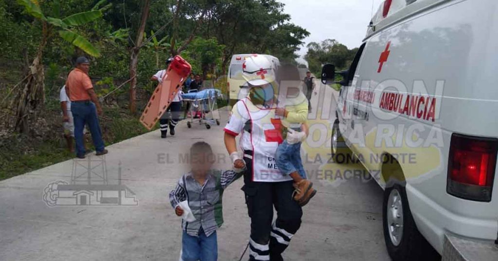 Cuatro lesionados al derrapar motocicleta