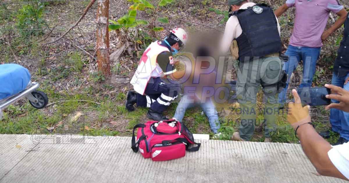 Cuatro lesionados al derrapar motocicleta