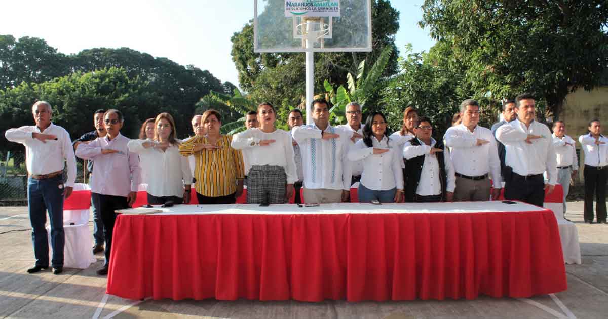 Protegen a niños del sol y la lluvia en escuela primaria de Naranjos