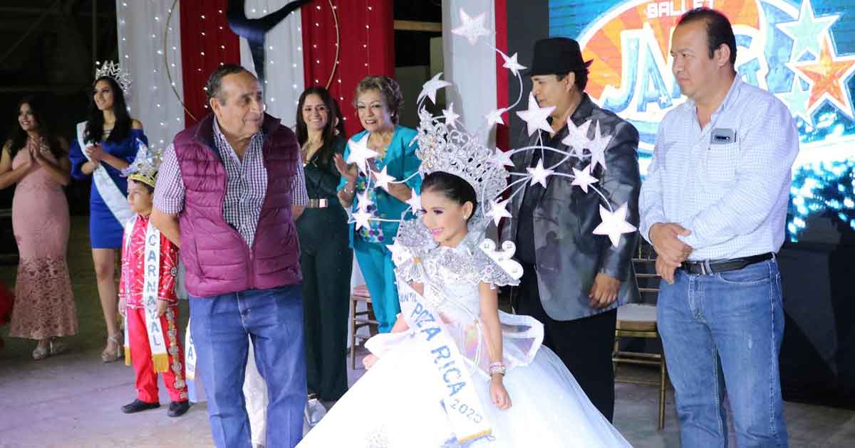 Corona Javier Velázquez a Reyes Infantiles de las Fiestas Petroleras