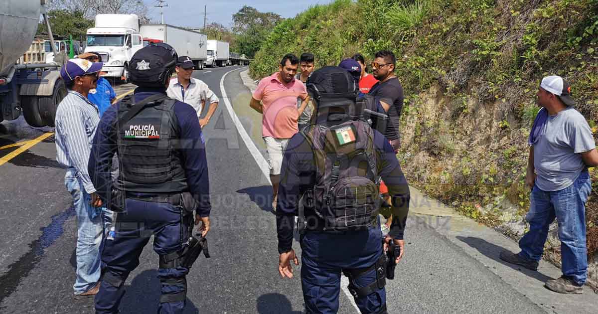 Quieren Justicia, liberan vía de comunicación