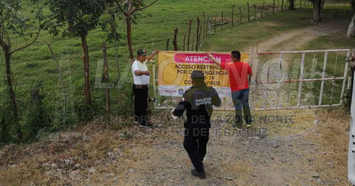 Palaperos y visitantes son retirados del río, en Coatzintla