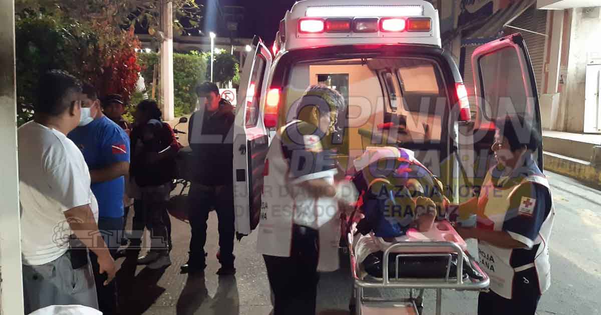 Le chocan su carrito de tacos
