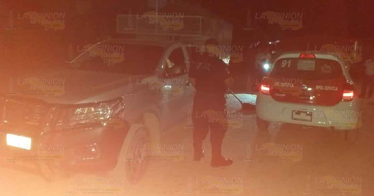 Choque de taxis por ir en el celular