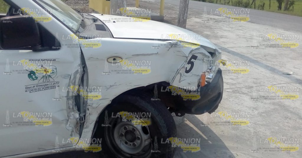 No hace alto y lo embiste; choque de camionetas en Oriente Medio Día, Espinal
