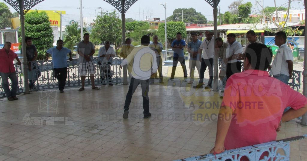 Auxilio, claman los taxistas