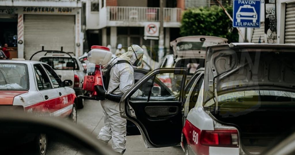 Sanitizan más de 200 taxis en Tuxpan