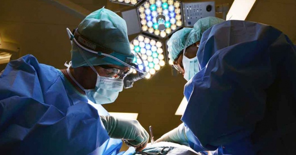 OMS emite recomendaciones para cuidar salud mental de médicos
