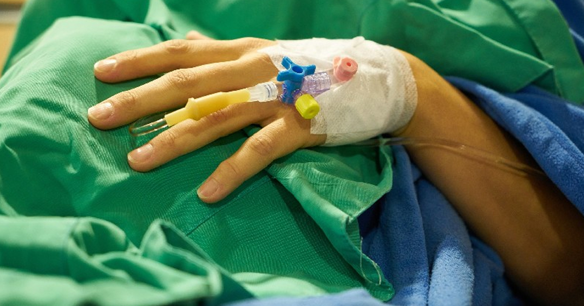 Médico declara muerte de paciente; empleados de funeraria hallan signos vitales