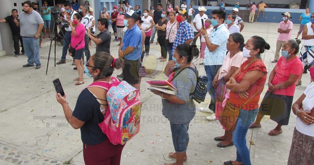Tianguistas de Álamo exigen apoyos emergentes