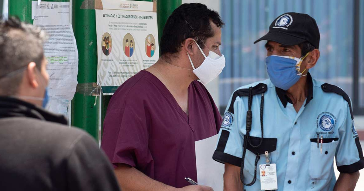 Médicos luchan contra Covid-19 y... reciben agresiones