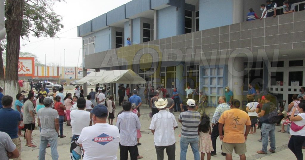 Tianguistas de Álamo exigen apoyos emergentes