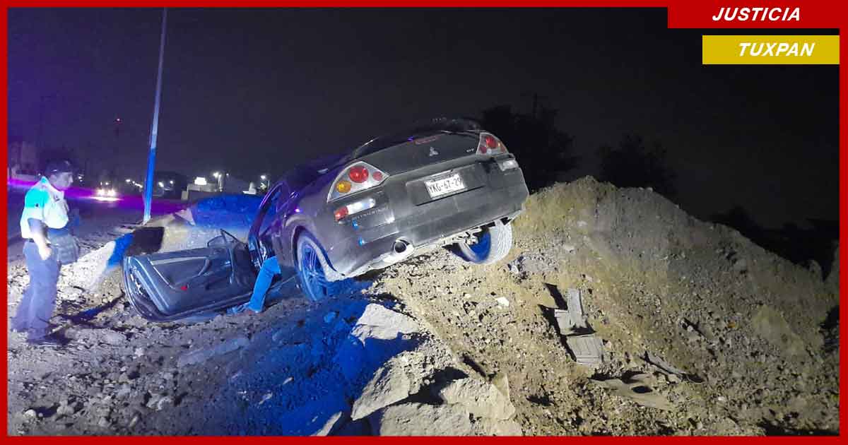 ¡Destroza auto en el libramiento!