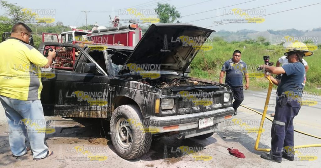 Se incendia camioneta en Papantla