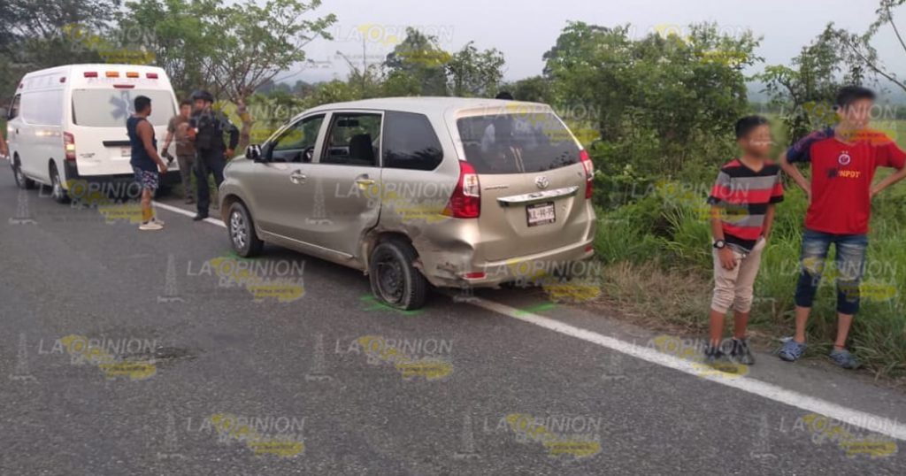 Carambola entre tres unidades en la carretera federal