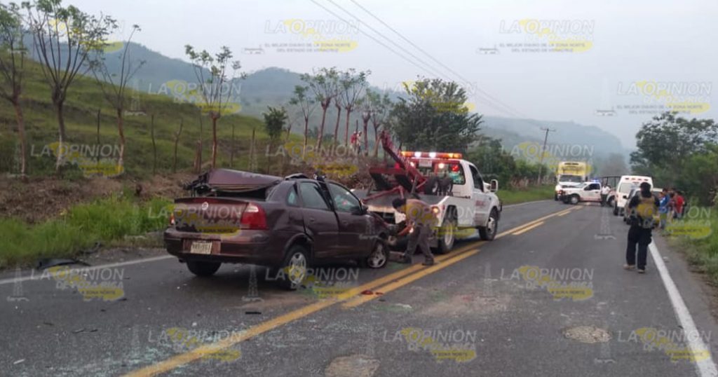 Carambola entre tres unidades en la carretera federal
