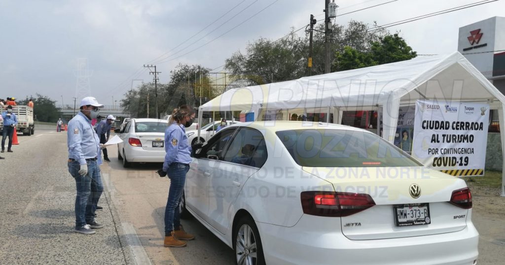 Turistas siguen intentando ingresar a Tuxpan