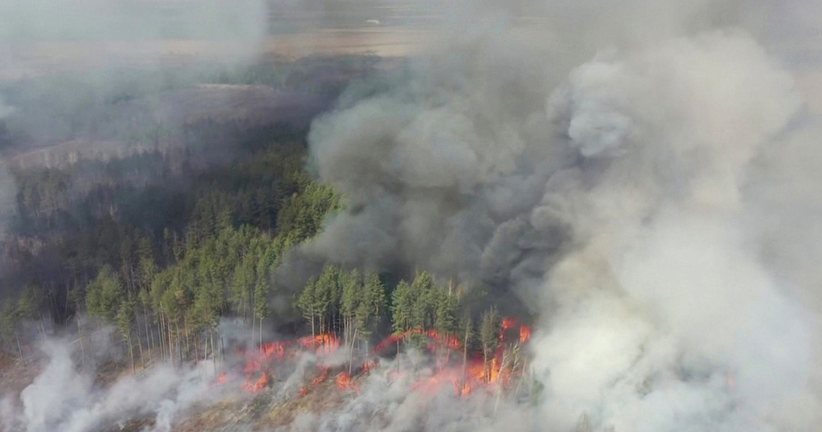 Ucrania asegura que ha controlado el incendio de Chernóbil aunque aún luchan contra rescoldos