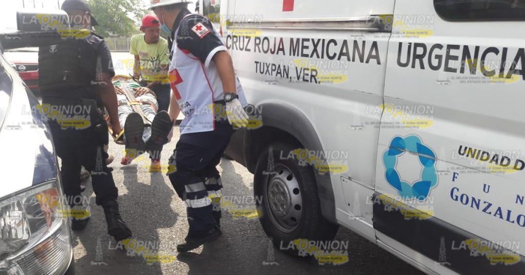 Motociclista se abre la cabeza en choque